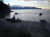 Возвращение с рыбалки ... Бухта Безымянная ... Вид на полуостров Святой Нос. Июль, Чивыркуй, 2005 год.